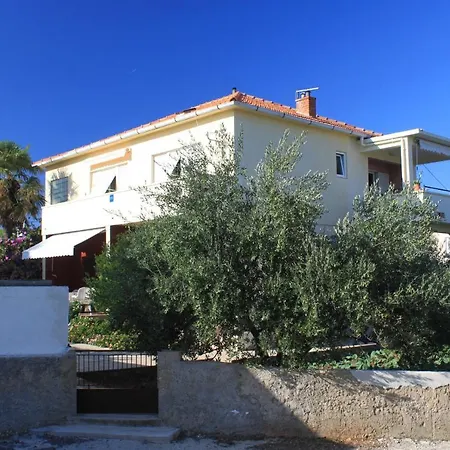 Lägenhet By The Sea - 348 *